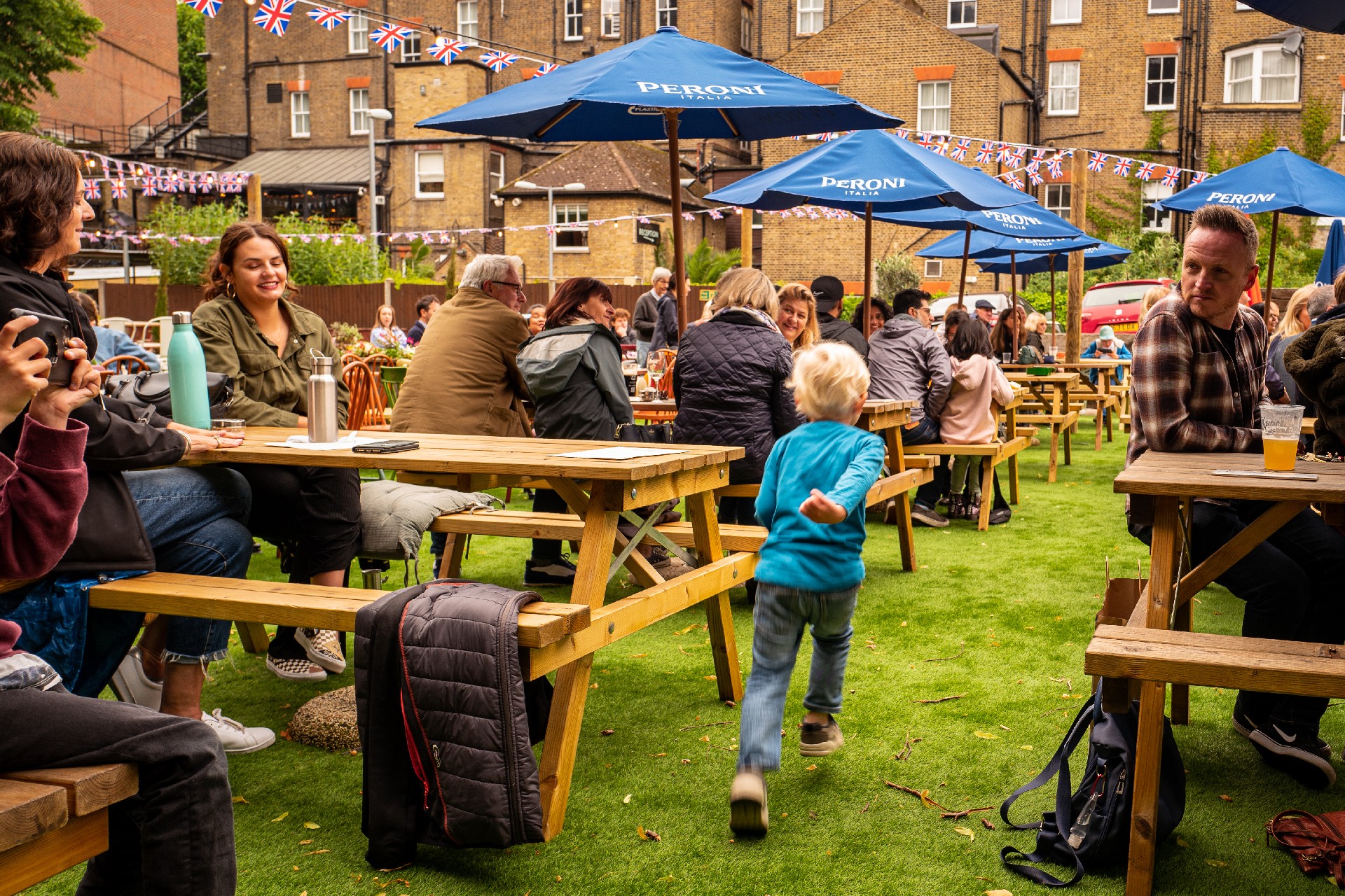 Pub Garden in Ealing Drayton Court Hotel